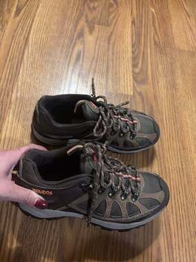 NWOT Nevados Brown Orange Hiking Trail Outdoors Shoes Sneakers